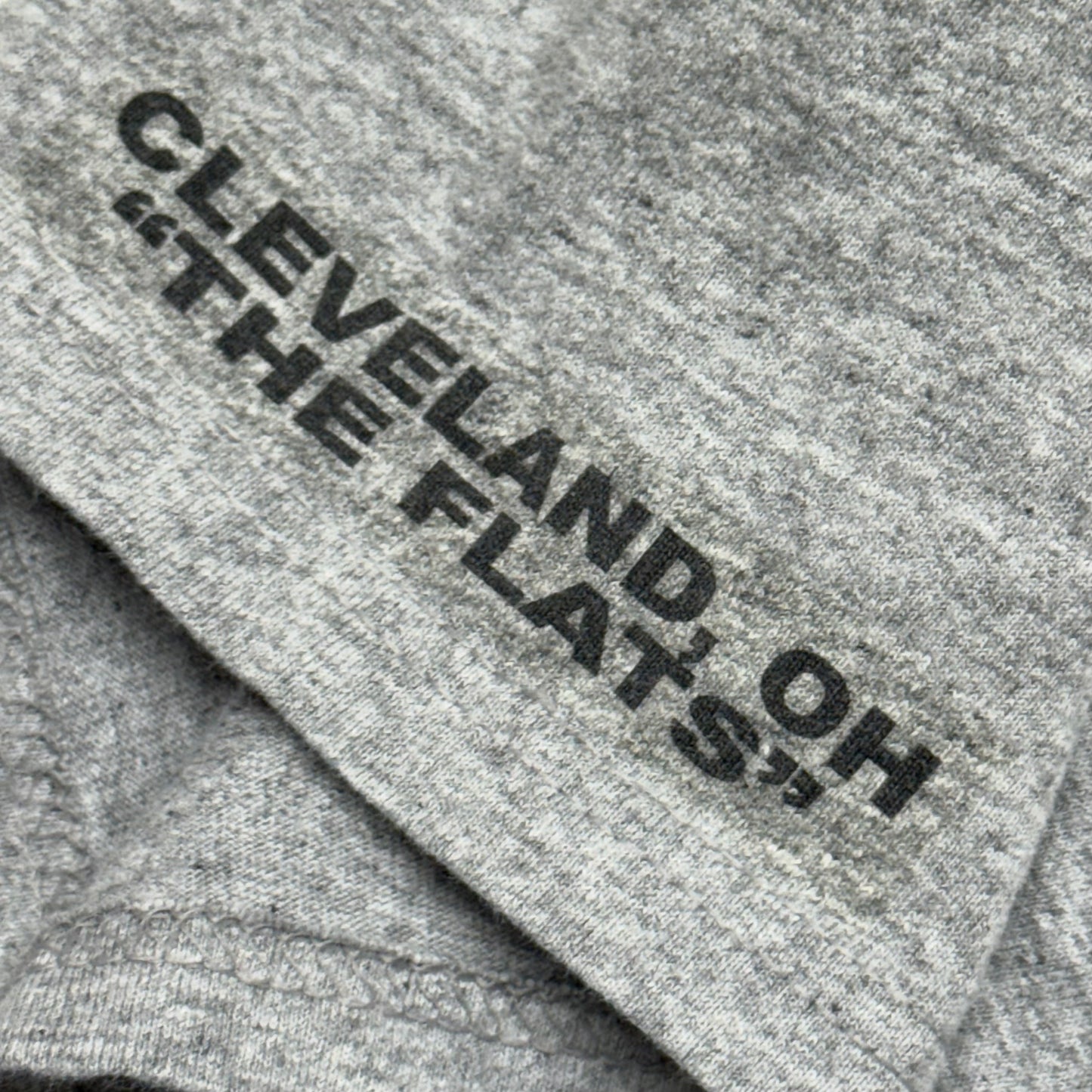 Hooters Cleveland Ohio “The Flats”, Vintage 2000s T-shirt